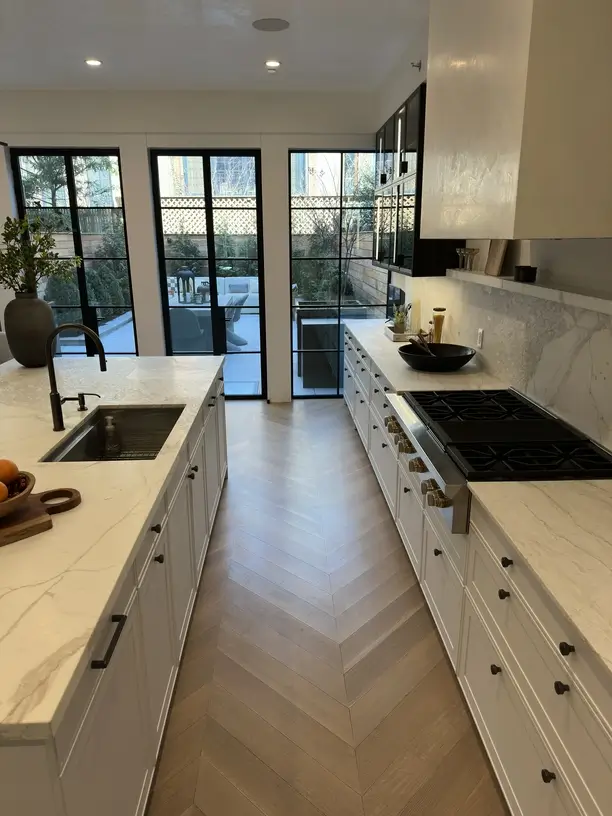 Kitchen with large island